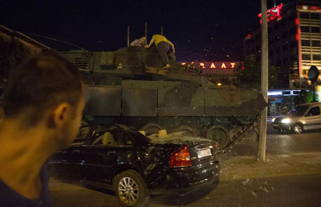 İşte 15 Temmuz Destanı'nda dakika dakika yaşananlar. Tarihi direnişin üzerinden 6 yıl geçti - Resim : 12