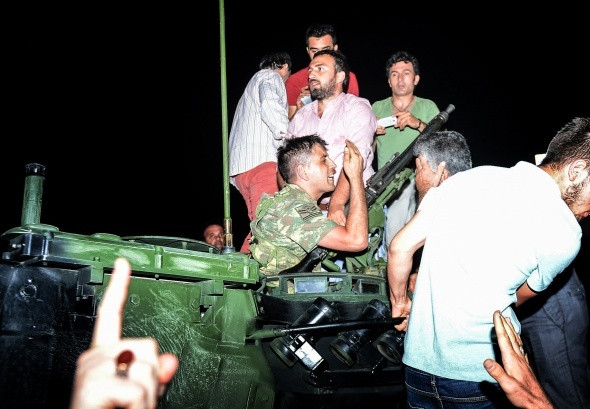 İşte 15 Temmuz Destanı'nda dakika dakika yaşananlar. Tarihi direnişin üzerinden 6 yıl geçti - Resim : 7
