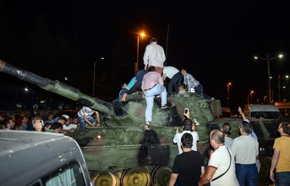 İşte 15 Temmuz Destanı'nda dakika dakika yaşananlar. Tarihi direnişin üzerinden 6 yıl geçti - Resim : 9