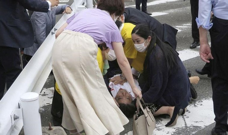 Japonya'yı sarsan suikast. Eski başbakan vuruldu - Resim : 1