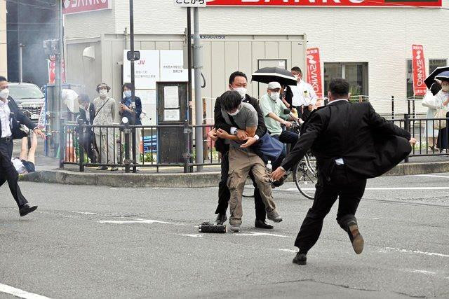Japonya'yı sarsan suikast. Eski başbakan vuruldu - Resim : 5