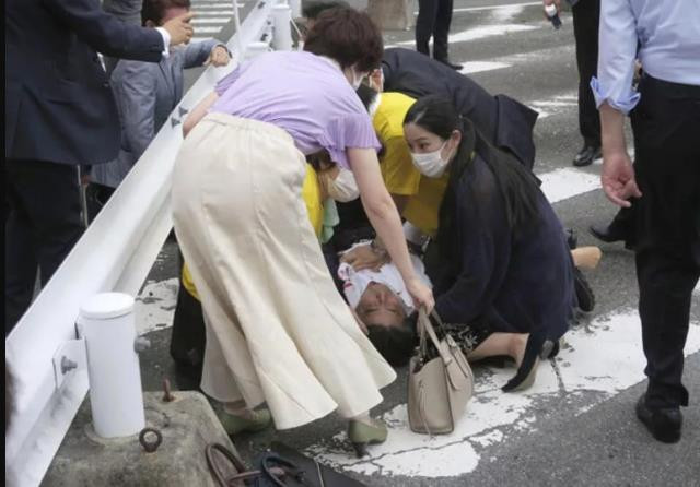 Japonya'yı sarsan suikast. Eski başbakan vuruldu - Resim : 7