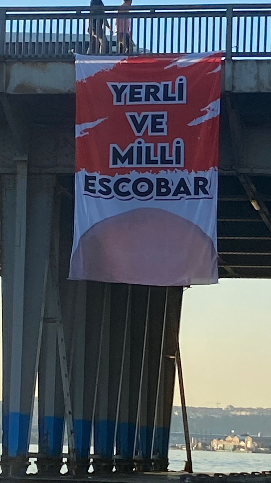 Yerli ve Milli Escobar pankartı nedeniyle Zafer Partisi İl Başkanı ifadeye &ccedil;ağrıldı - Resim : 2
