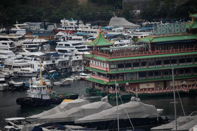 İngiltere Kraliçesi 2. Elizabeth ve Tom Cruise’un lokantası battı. Yüzen restoran Hong Kong'un simgelerindendi - Resim : 4