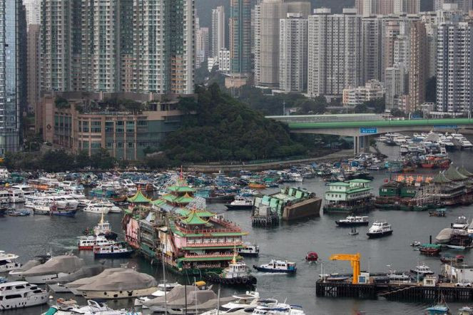 İngiltere Kraliçesi 2. Elizabeth ve Tom Cruise’un lokantası battı. Yüzen restoran Hong Kong'un simgelerindendi - Resim : 5