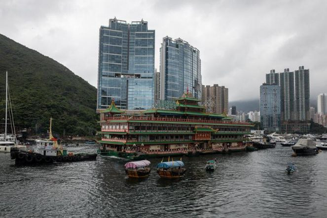 İngiltere Kraliçesi 2. Elizabeth ve Tom Cruise’un lokantası battı. Yüzen restoran Hong Kong'un simgelerindendi - Resim : 6