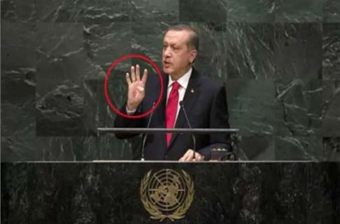 Erdoğan ''darbeci'' dediği Sisi ile g&uuml;lerek el sıkıştı - Resim : 3