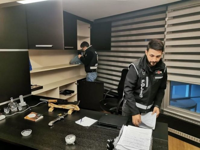 50 milyonluk vurgun. Bunlar da dolandırıcı kedicikler. Paraları pavyonda ezdiler - Resim : 4