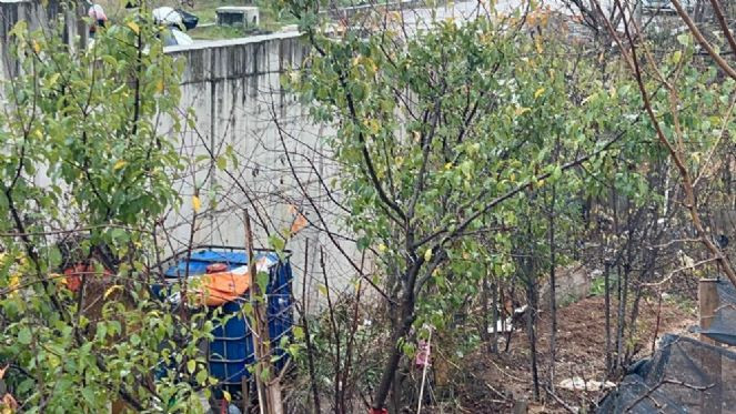 2 gündür kayıp olarak aranan yaşlı adamın cansız bedeni duvar dibinde bulundu - Resim : 2