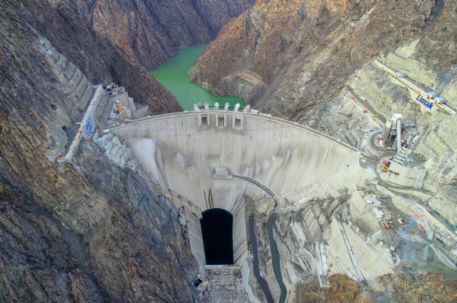 Yusufeli Barajı ve HES'te su seviyesi 45 metre oldu - Resim : 2