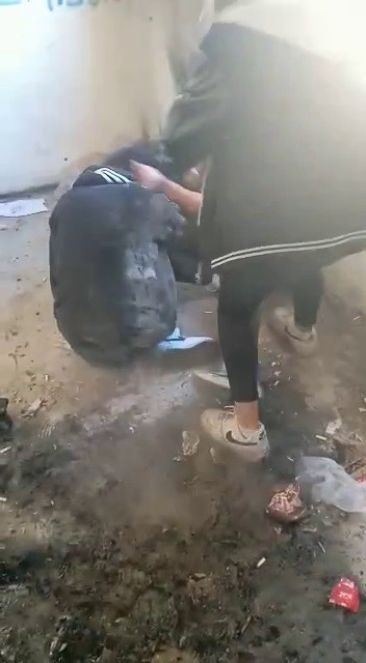 Bu çocukları kimler bu hale getirdi. Ortaokul kız öğrencileri erkek arkadaş için kavga etti - Resim : 2