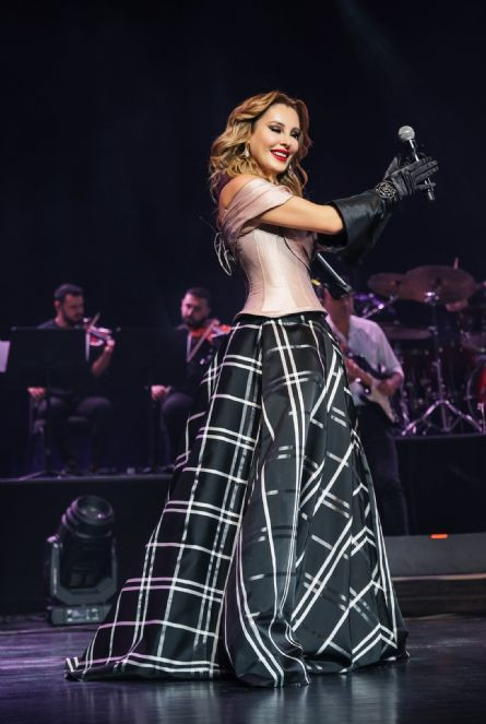Funda Arar konserde itiraf etti! “İçimde bir stand-up'çı var” - Resim : 2