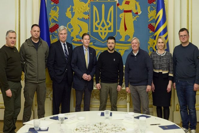 ABD'li senatörler Kiev'i ziyaret etti - Resim : 2
