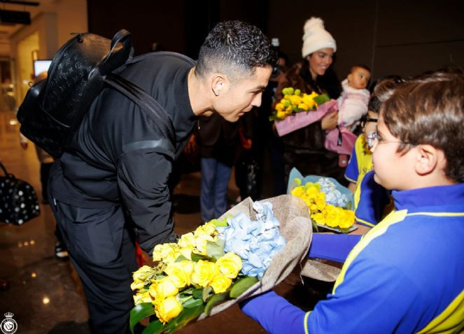 Ronaldo Arabistan'da. Kral karşılaması yapıldı - Resim : 4