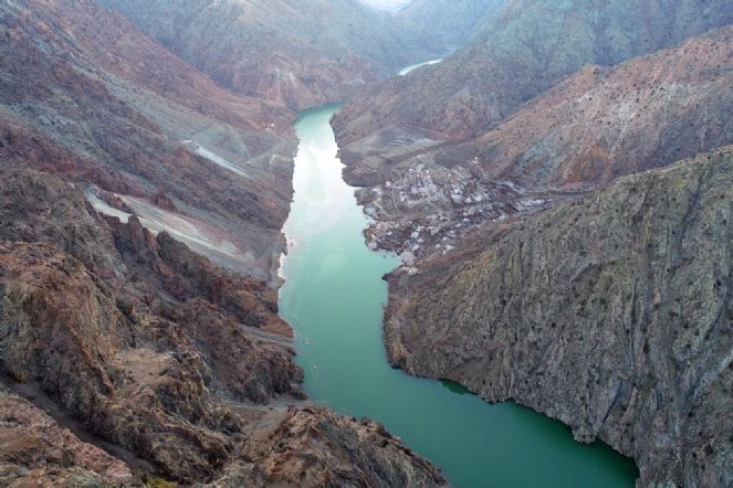 Yusufeli Barajı'nda su yüksekliği 60 metreye ulaştı - Resim : 1