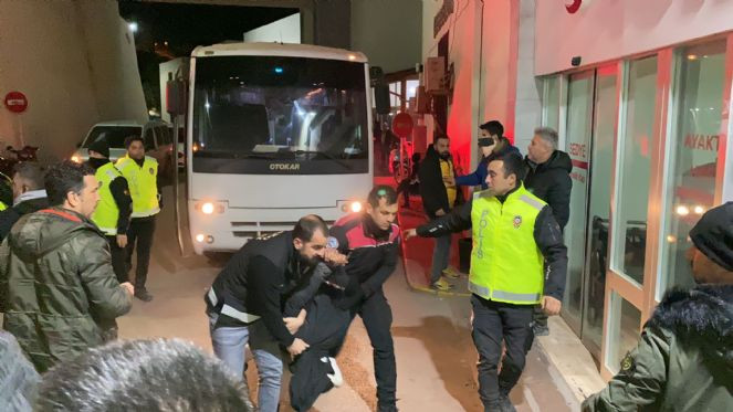İskenderun’da yakalanan yağmacılara linç girişimi - Resim : 2