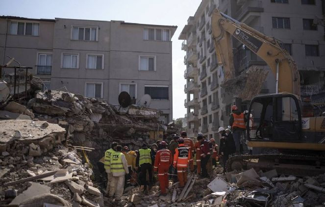 Kemal Sunal'ın milyonlar teklif edildiği halde neden inşaat reklamlarında oynamadığını açıkladı. Para için oynayıp insanları kandıran ünlüler utansın - Resim : 1