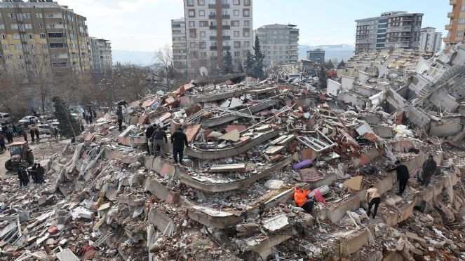 Doğa Rutkay depremzedelere iki TIR yardım gönderdi - Resim : 1