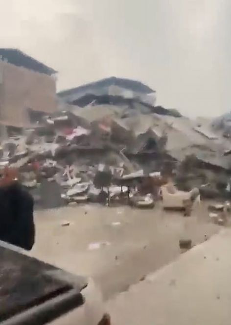 Antakya'da onlarca bina yıkıldı. Meydan harabeye döndü - Resim : 4