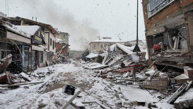 Deprem Malatya Doğanşehir'i bu hale getirdi. Rayler tel gibi büküldü - Resim : 2
