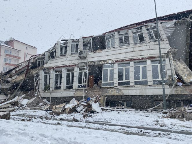 Deprem Malatya Doğanşehir'i bu hale getirdi. Rayler tel gibi büküldü - Resim : 3