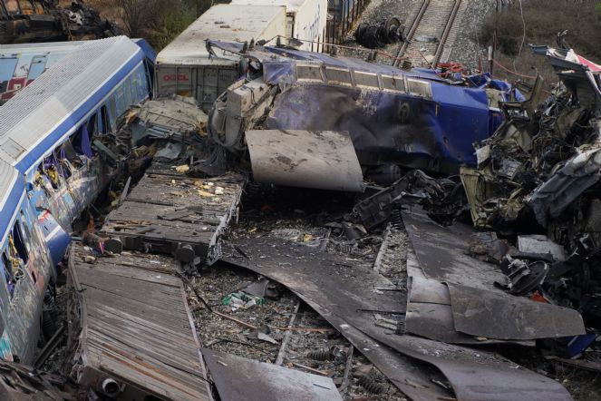 Yunanistan'da tren kazasında ölenlerin sayısı 42'ye yükseldi - Resim : 1