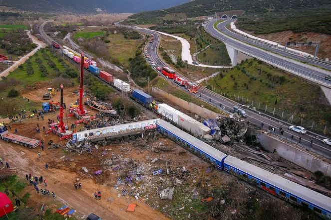 Yunanistan'da tren kazasında ölenlerin sayısı 42'ye yükseldi - Resim : 2