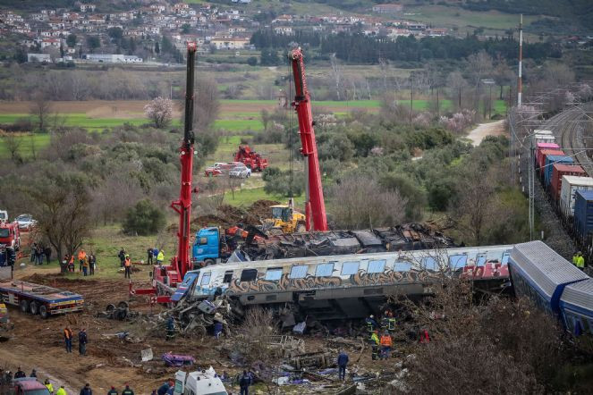 Yunanistan'da tren kazasında ölenlerin sayısı 42'ye yükseldi - Resim : 3