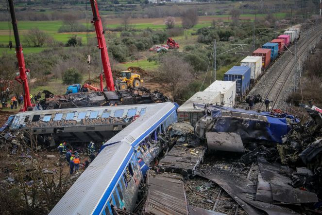 Yunanistan'da tren kazasında ölenlerin sayısı 42'ye yükseldi - Resim : 4