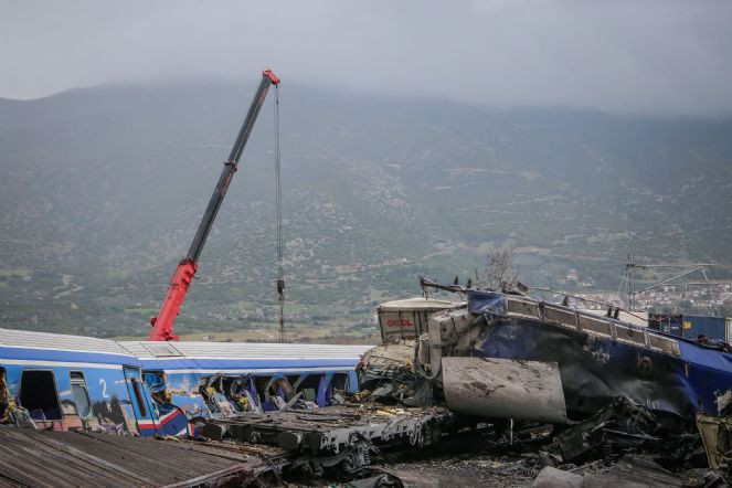 Yunanistan'da tren kazasında ölenlerin sayısı 42'ye yükseldi - Resim : 6