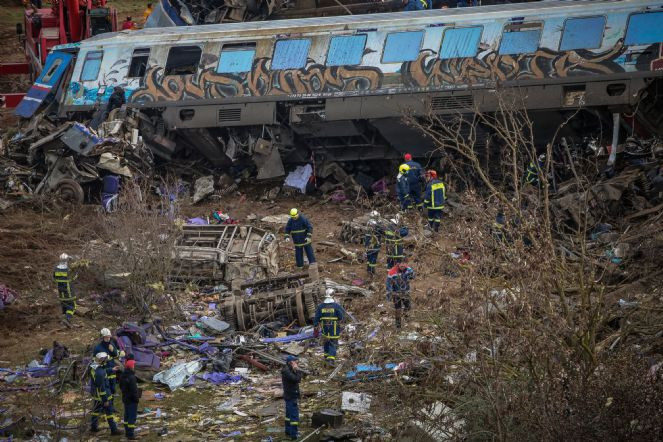 Yunanistan'da tren kazasında ölenlerin sayısı 42'ye yükseldi - Resim : 8