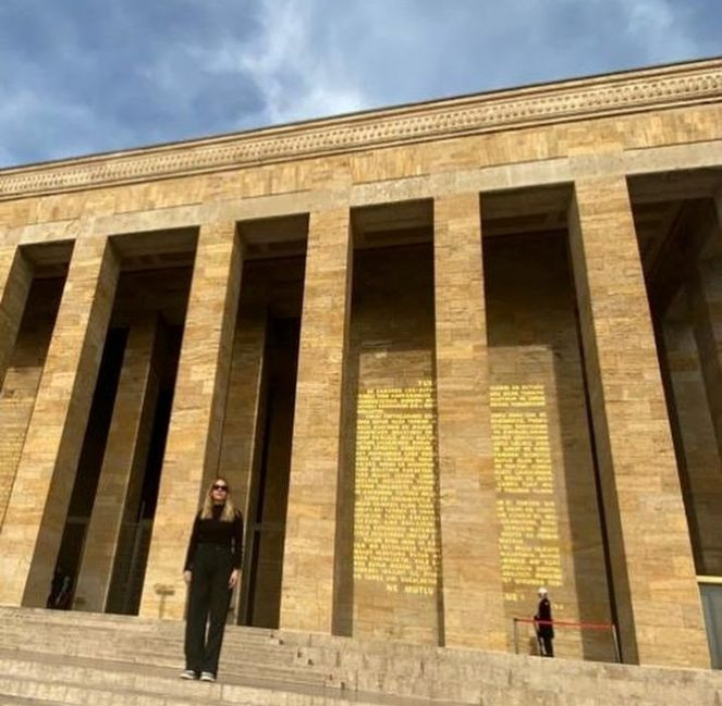 Eda Ece Anıtkabir'de gözyaşlarına boğulmuştu. ''Duygulanmayanda bir hata vardır'' - Resim : 1