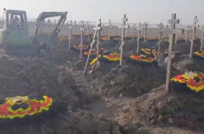 Rusya'nın SADAT'ının sahibi ölen askerlerin mezarını gösterdi. Bir katil gibi konuştu - Resim : 2