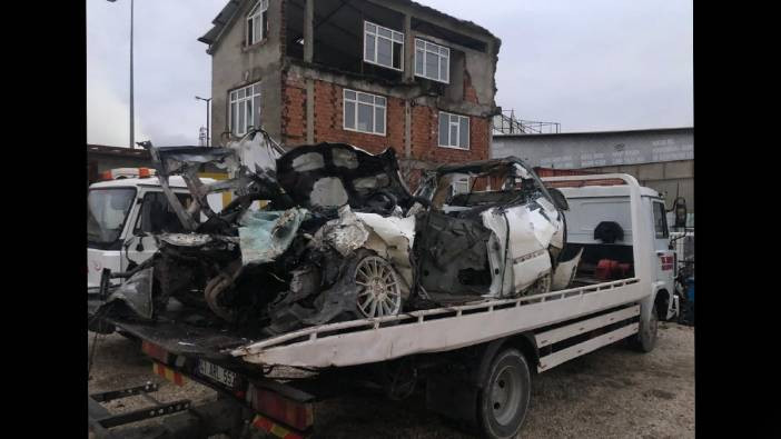 Sakarya’da feci kaza! TIR’a ok gibi saplandı: 1 ölü