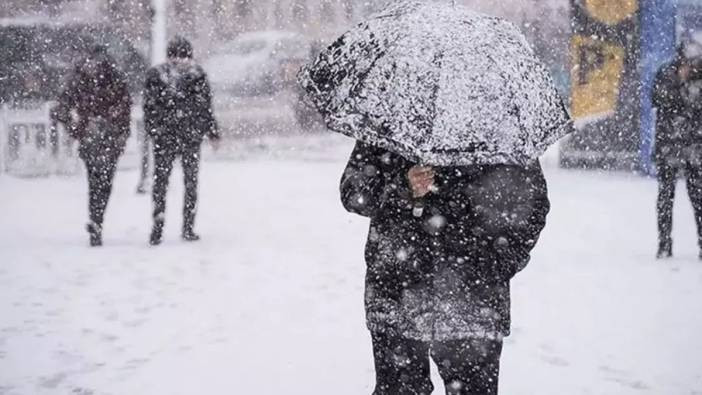 Meteoroloji lapa lapa kar i&ccedil;in saat verdi: &Ccedil;ok kuvvetli geliyor (12 Şubat 2025)