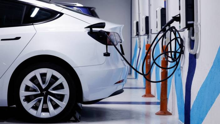 Türkiye elektrikli araçta tarihi eşiği aştı: TOGG ile Tesla rekabeti öne çıktı