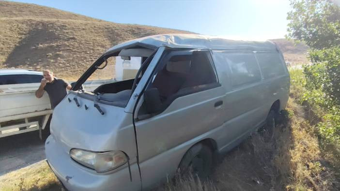 Aksaray&rsquo;da kamyonet takla attı: Baba ve oğlu kazadan yaralı kurtuldu