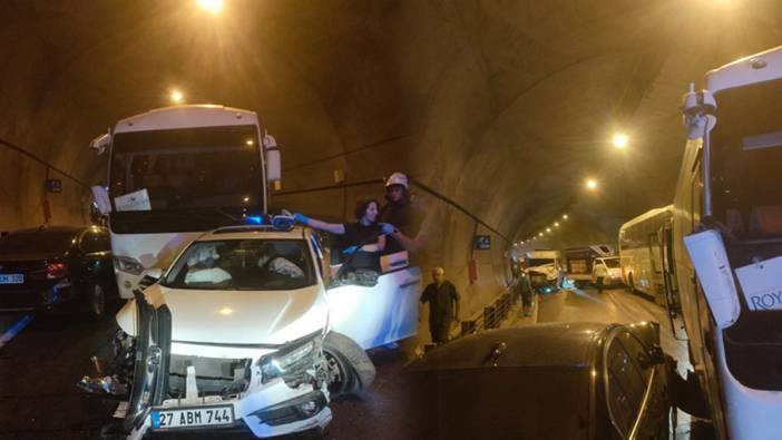 Antalya'da zincirleme kaza! 8 ara&ccedil; birbirine girdi... &Ccedil;ok sayıda yaralı var