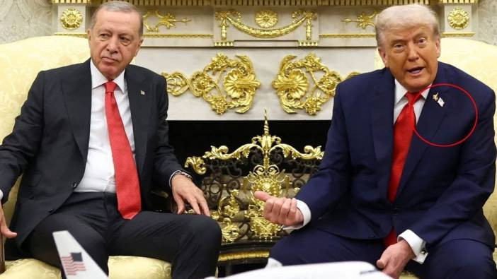 Tarihi zirvede dikkat &ccedil;eken rozet detayı! Trump ne mesaj vermek istedi?