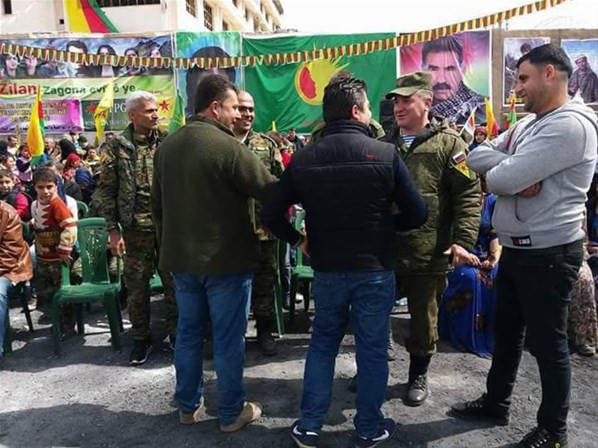 Rus askeri YPG'lilerle birlikte poz verdi - Resim : 2