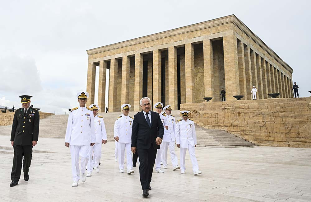 sahil-guvenlik-komutanligindan-anitkabire-ziyaret-yenicag-14-001.jpg