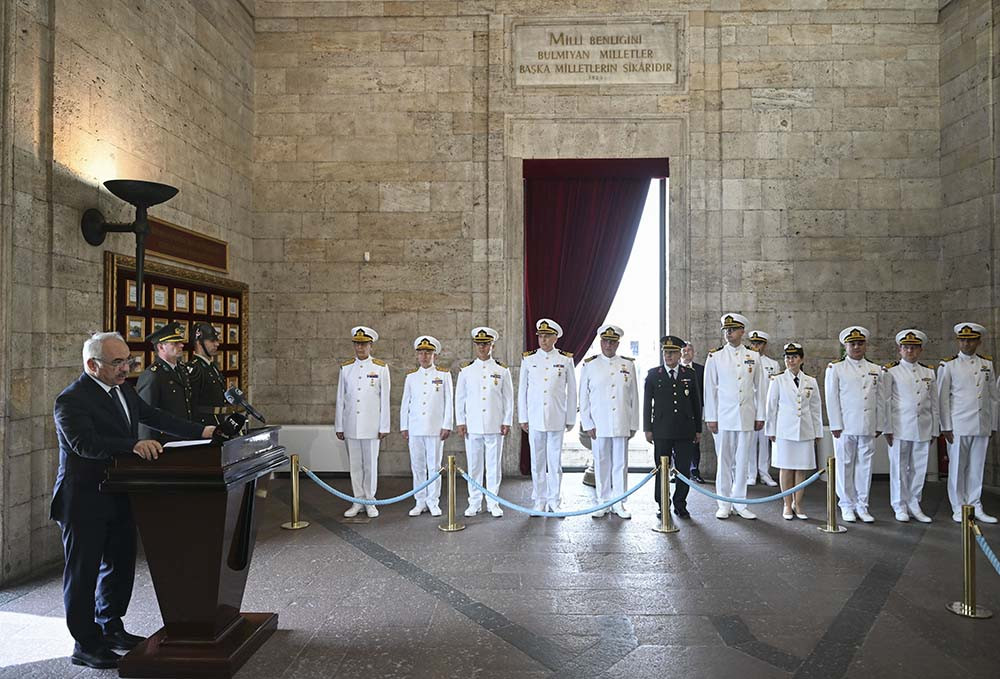 sahil-guvenlik-komutanligindan-anitkabire-ziyaret-yenicag-15-001.jpg