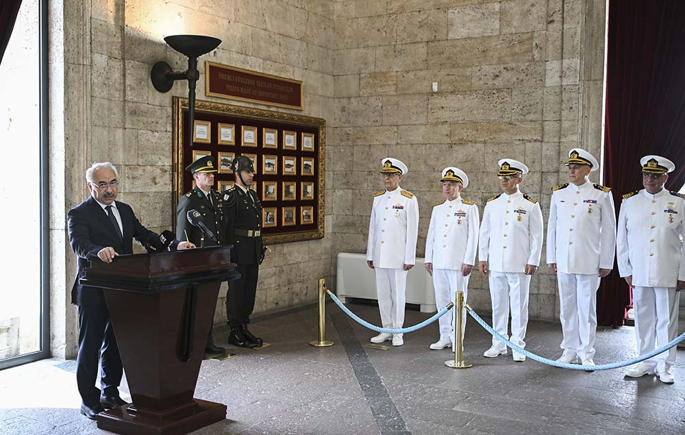 sahil-guvenlik-komutanligindan-anitkabire-ziyaret-yenicag-16-001.jpg