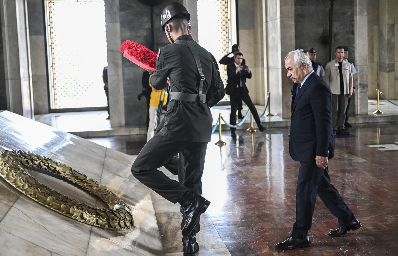 sahil-guvenlik-komutanligindan-anitkabire-ziyaret-yenicag-8.jpg