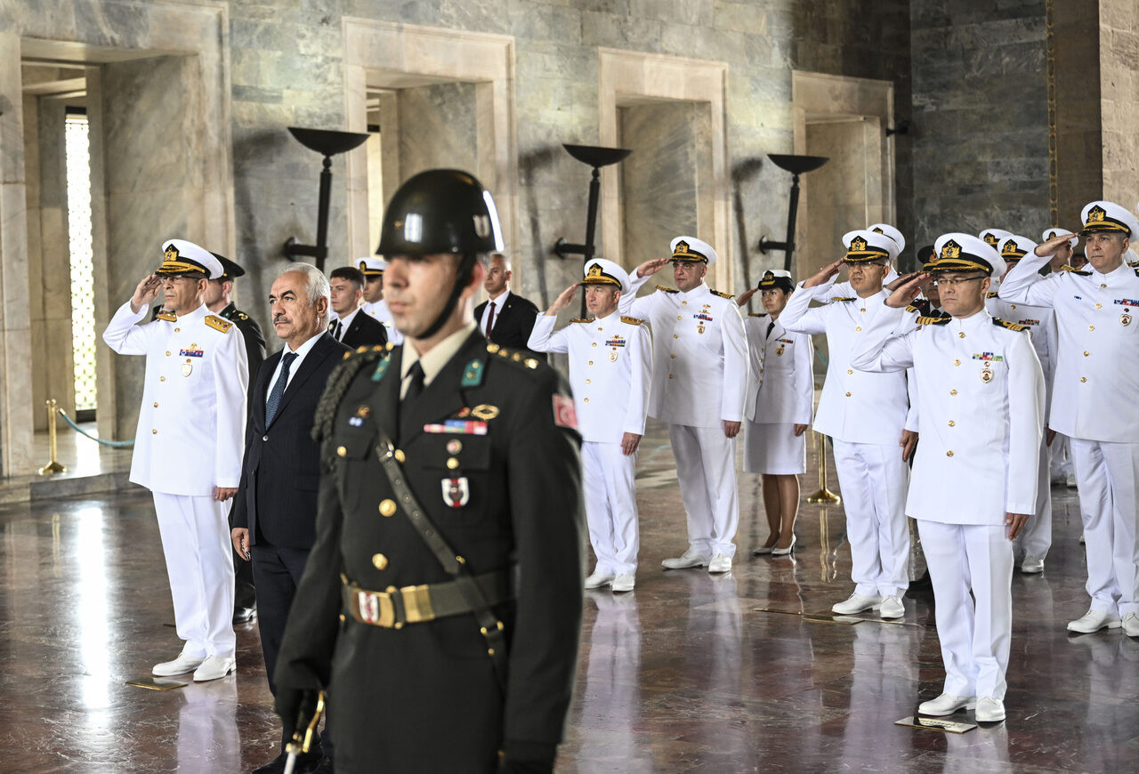 sahil-guvenlik-komutanligindan-anitkabire-ziyaret-yenicag-9.jpg