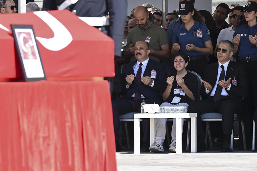 sehit-polis-memuru-hakan-telli-icin-istanbul-emniyet-mudurlugunde-toren-yenicag-11.png