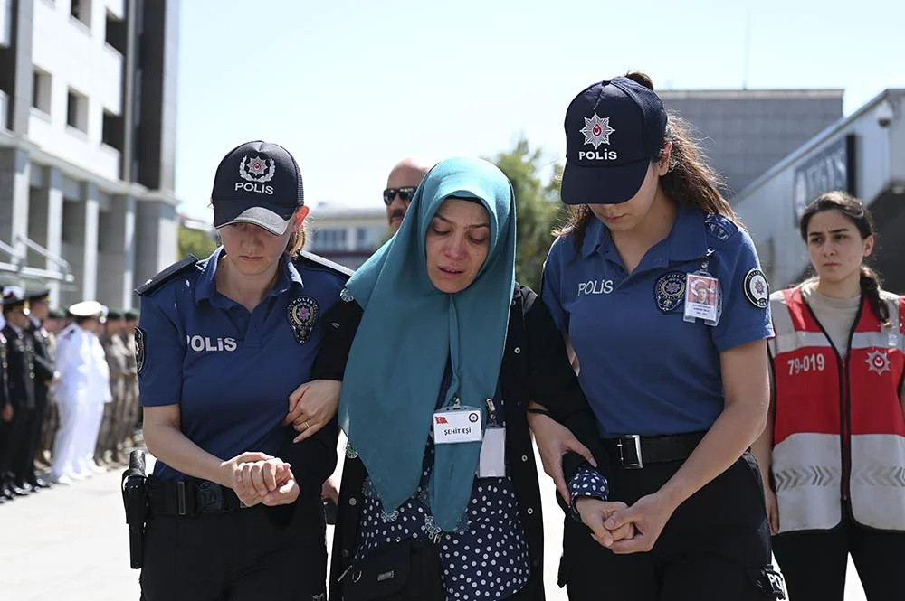 sehit-polis-memuru-hakan-telli-icin-istanbul-emniyet-mudurlugunde-toren-yenicag-8.png