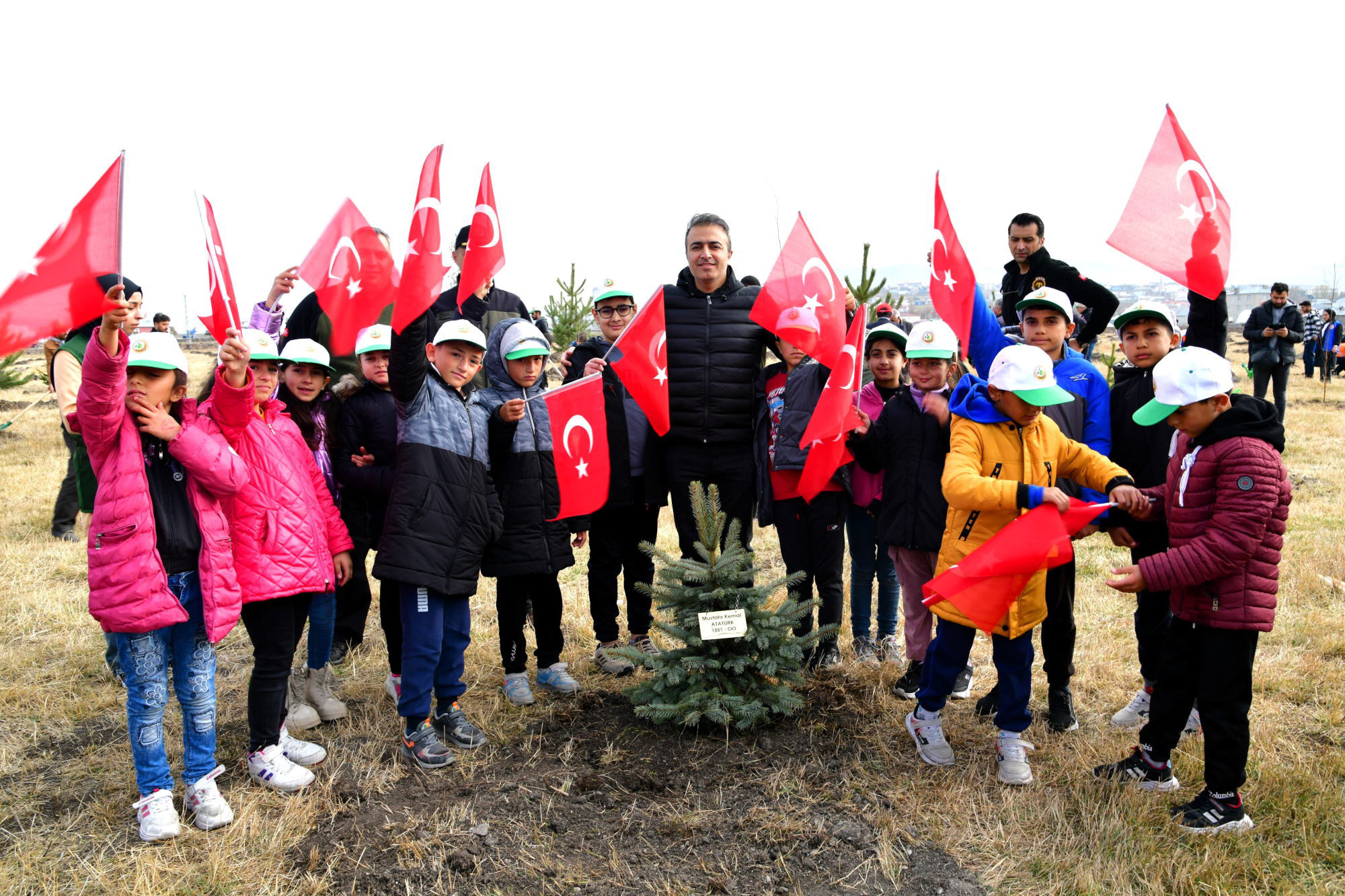 sehit-kaymakam-muhammet-fatih-safiturk-anisina-fidan-dikildi-yenicag3.jpg
