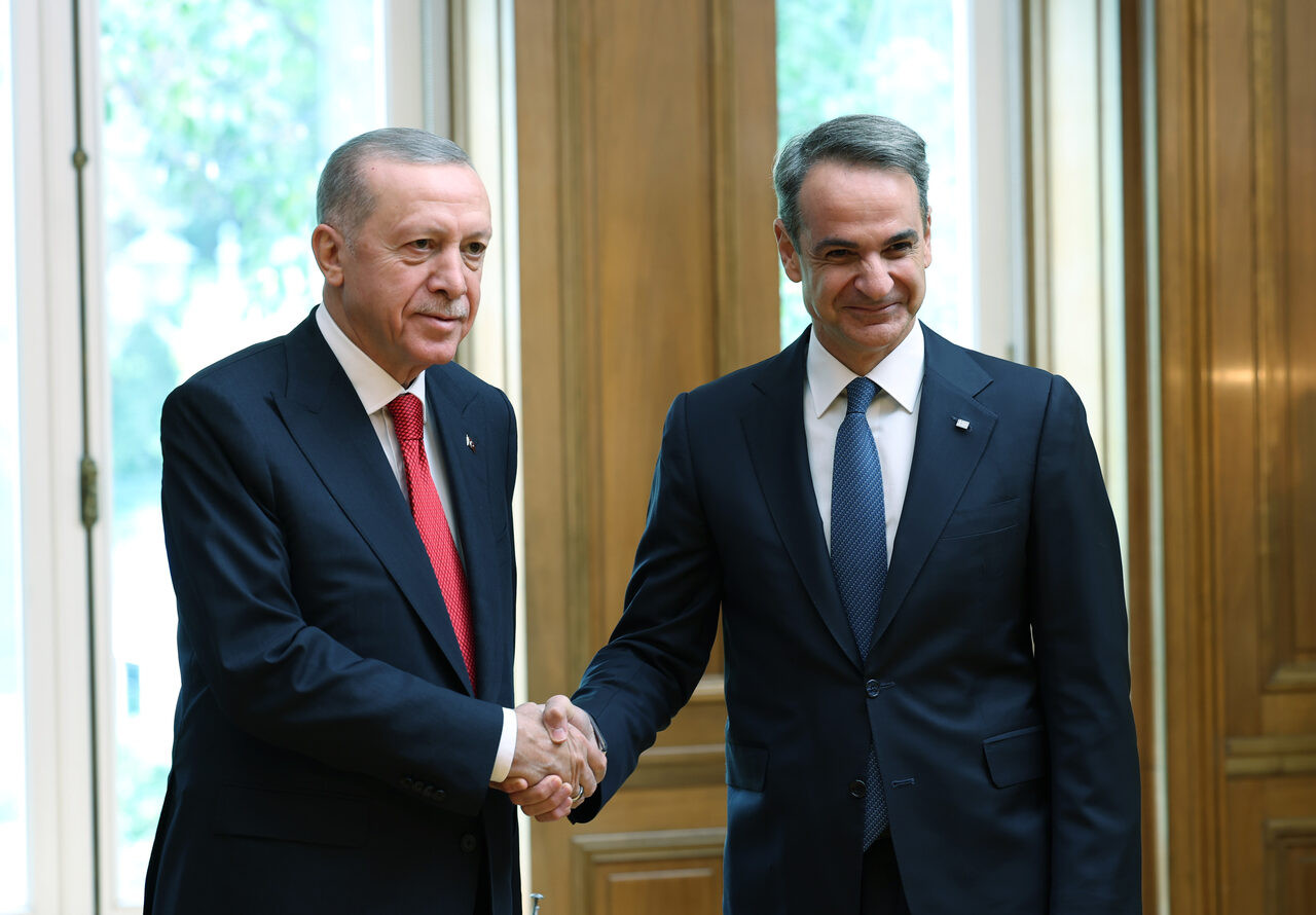 aa-20231207-33125027-33125013-cumhurbaskani-erdogan-yunanistan-basbakani-micotakisi-kabul-etti.jpg