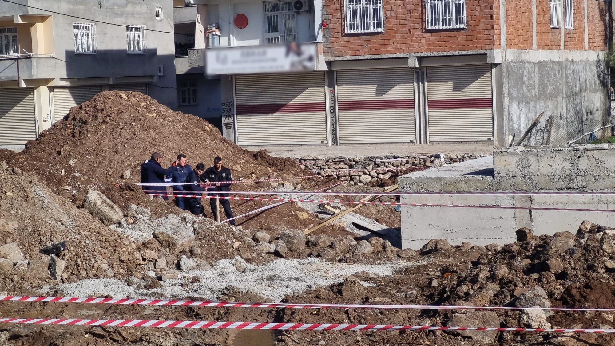 4-metrelik-bos-su-deposuna-bakarken-dusunce-agir-yaralandi-1130-dhaphoto3.jpg